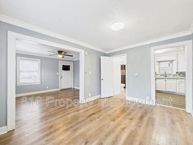 Building Photo - 3218 E 61st St