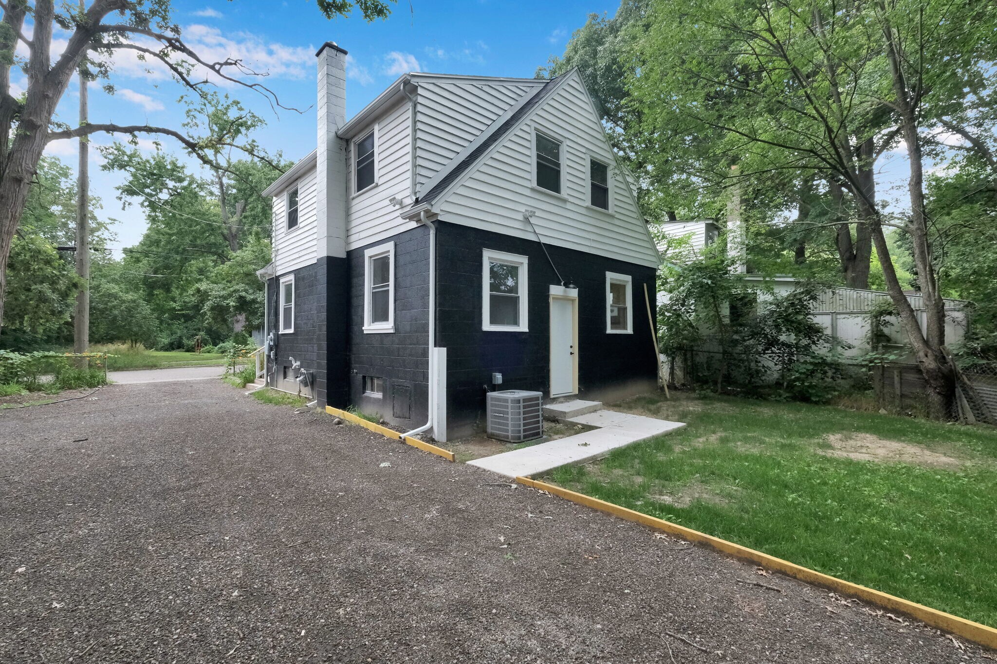 Building Photo - 1225 Regent St