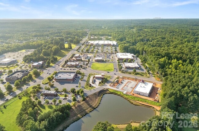 Building Photo - 420 Quartz Hl Wy