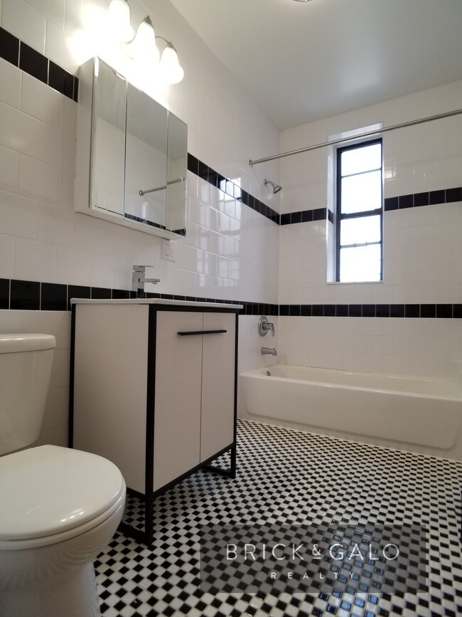Building Photo - 224-24 Hinckley Pl