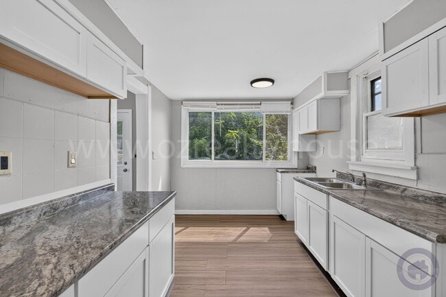 Building Photo - 1023 Shadowlawn Dr