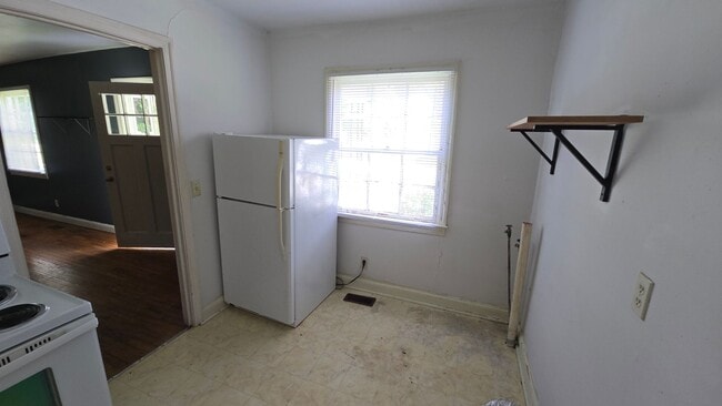Building Photo - Forest Acres