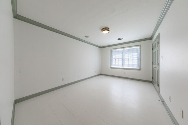 Building Photo - Elegant Townhome in Colonial Williamsburg