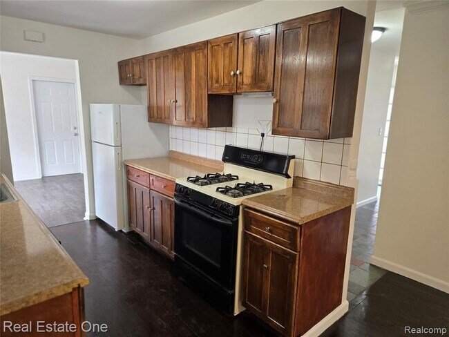 Building Photo - 25825 Sierra Dr