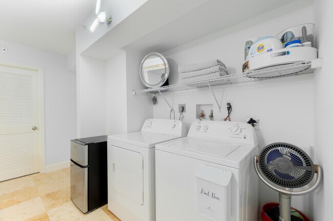 Building Photo - 2565 S Ocean Blvd
