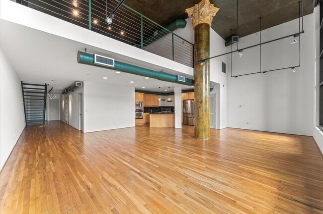 Building Photo - 1005 S Shepherd Dr