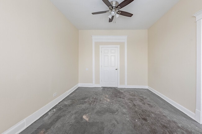 Building Photo - 758 W 71st St