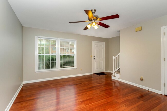 Building Photo - Donelson Freshly Updated 2 Bdrm Townhome A...