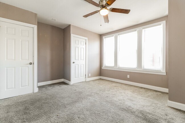 Building Photo - 4935 N Franklin St