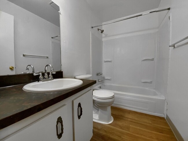 Building Photo - Evansville, Indiana*** 2 Bed 1 Bath $1079....