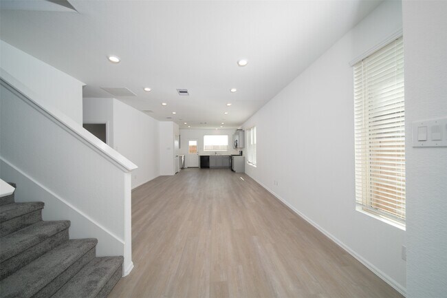 Building Photo - 18422 Running Shadow Ct