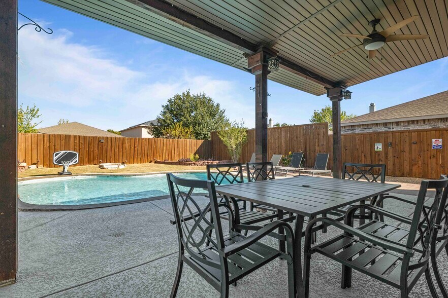 Building Photo - 2317 Birch Dr