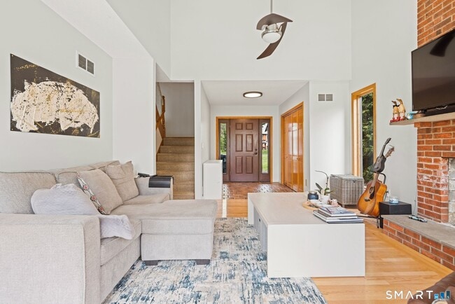 Building Photo - 39 Brightwood Ln