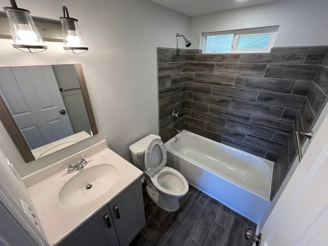 Building Photo - 441 E Brady St