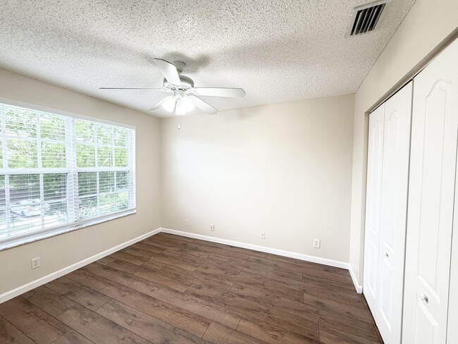 Building Photo - 10395 Little Mustang Way
