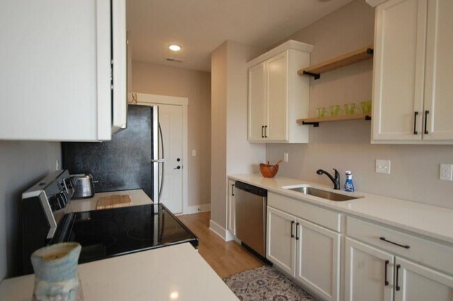 Building Photo - Golf Course Townhome