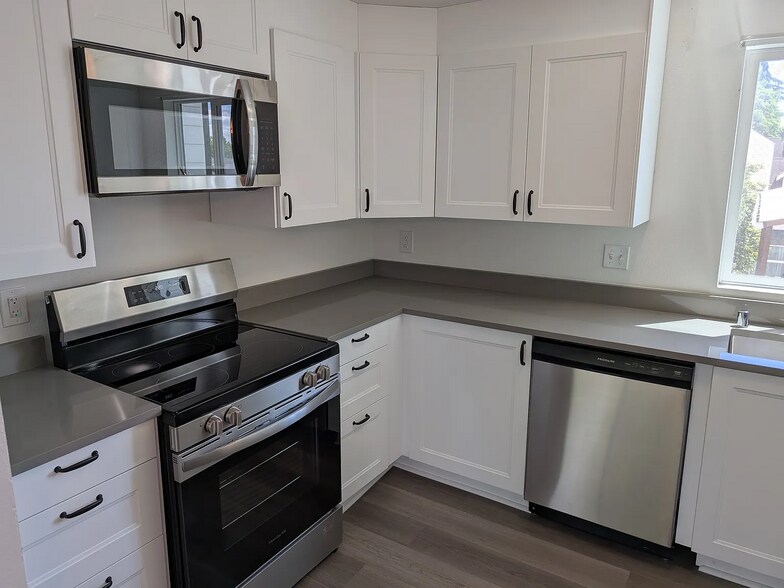 Building Photo - 8100 Delridge Way SW