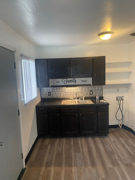 Primary Photo - 5129 E 10th Ave