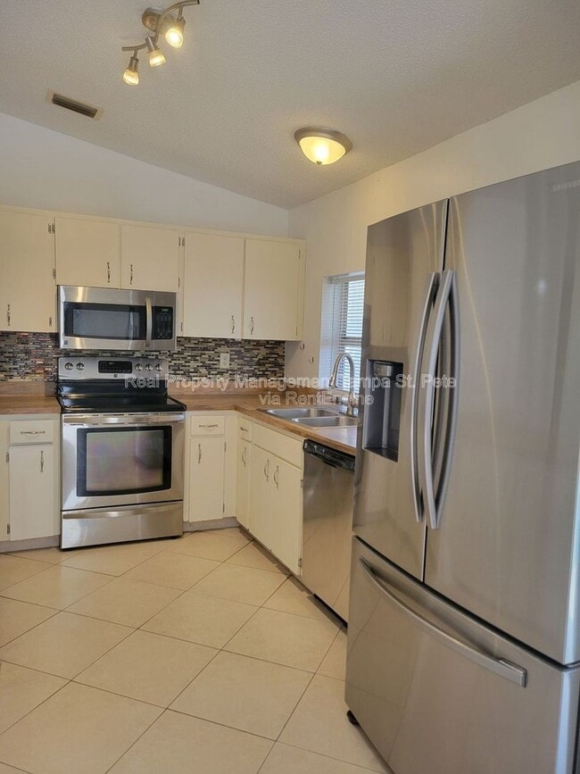 Building Photo - 11609 Shady Tree Pl