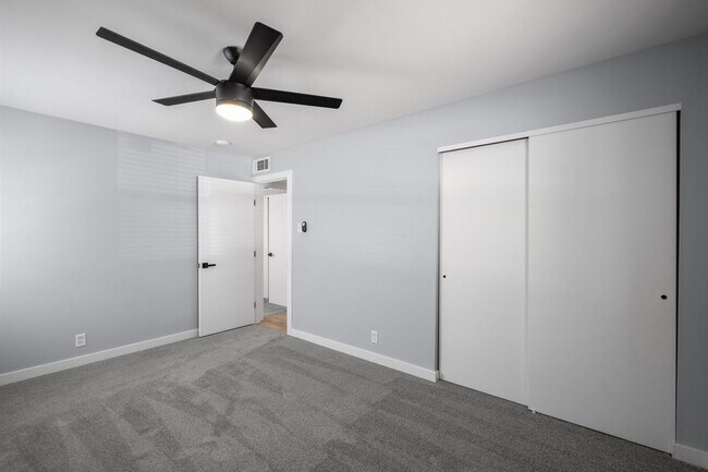 Building Photo - 621 Broadmoor Dr