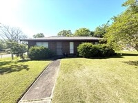 Building Photo - ** 3 bed 1.5 bath located in Southlawn ** Call 334-366-9198 to schedule a self showing