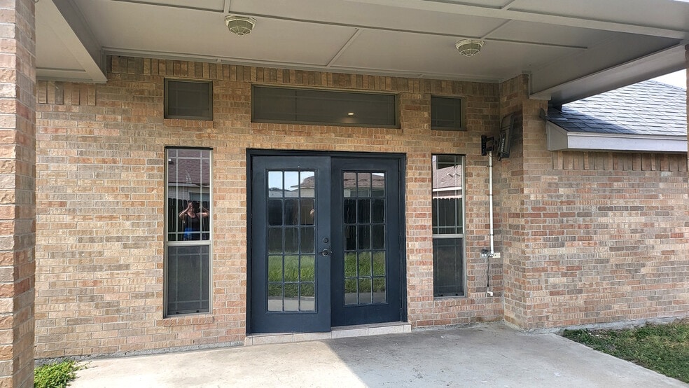 Building Photo - 2200 N 48th St