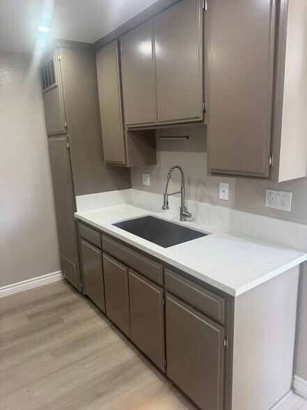 Building Photo - 374 N Ave 57