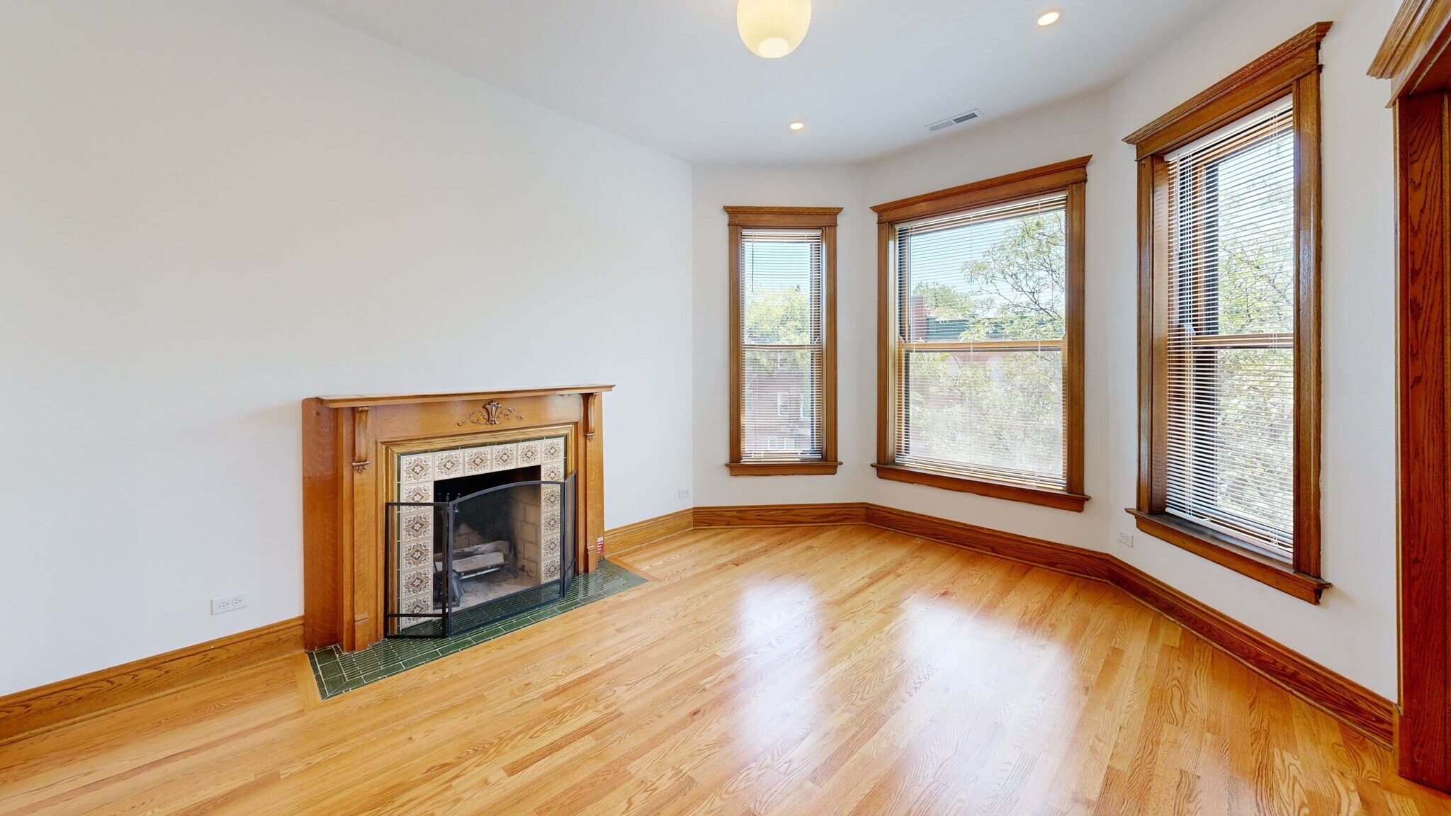 Building Photo - 1742 W Addison St