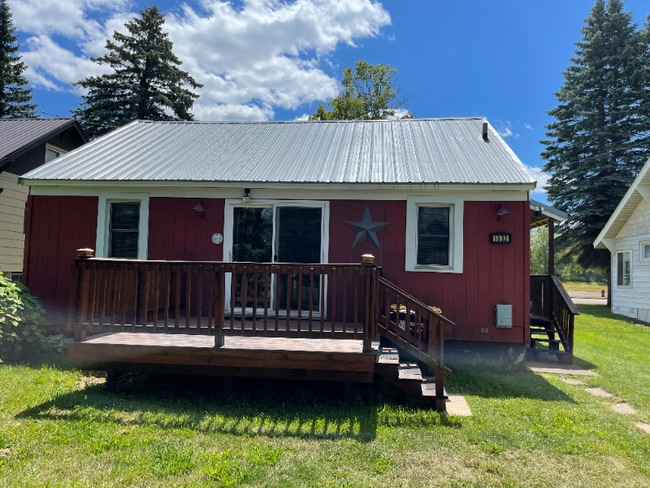 Building Photo - 1032 E Cloverland Dr