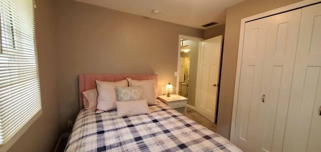 Building Photo - Monthly Furnished Rental, Dog-Friendly, Utilities Included