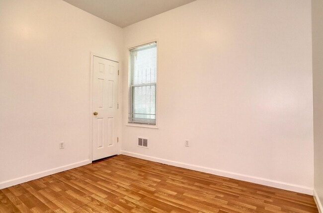 Building Photo - 221 Claremont Ave