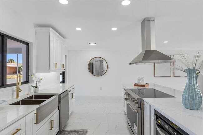 Building Photo - 475 115th Ave