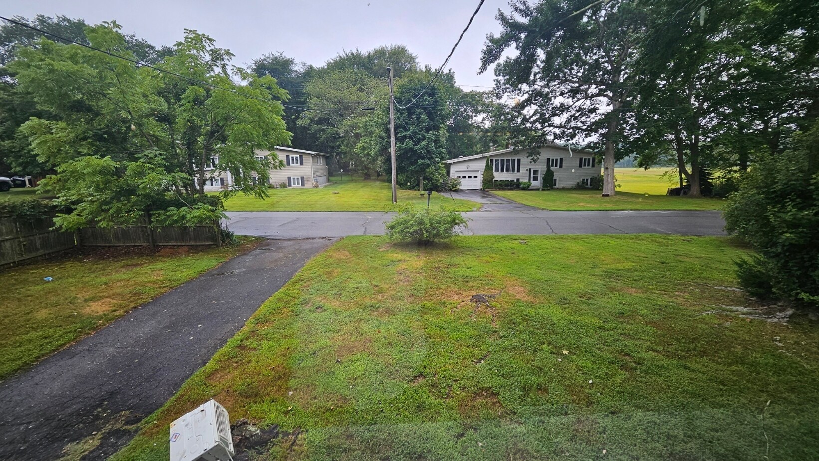 Front yard Driveway - 5 Tudor Ct W