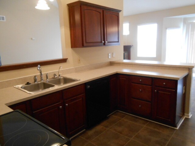 Building Photo - 8947 Creek View St