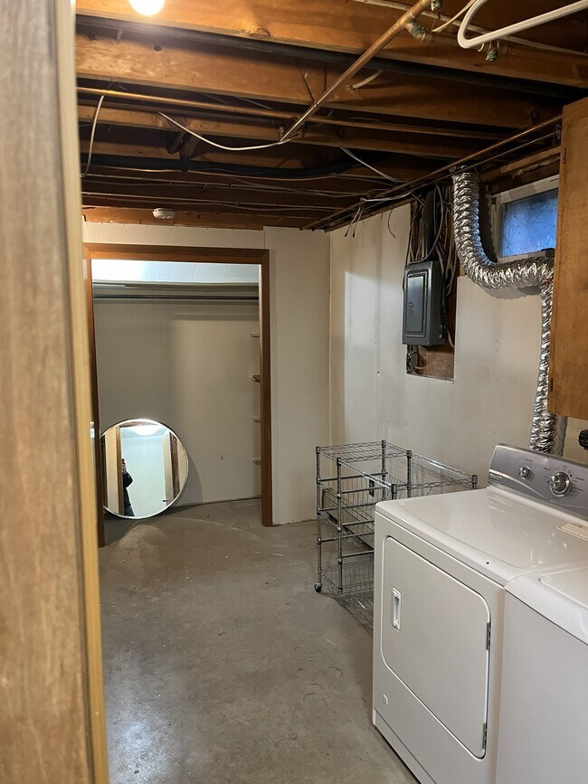 Building Photo - 120 Railroad St