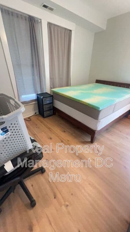 Building Photo - 1241 Monroe St NE