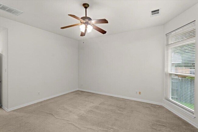 Building Photo - 2304 Village View Loop