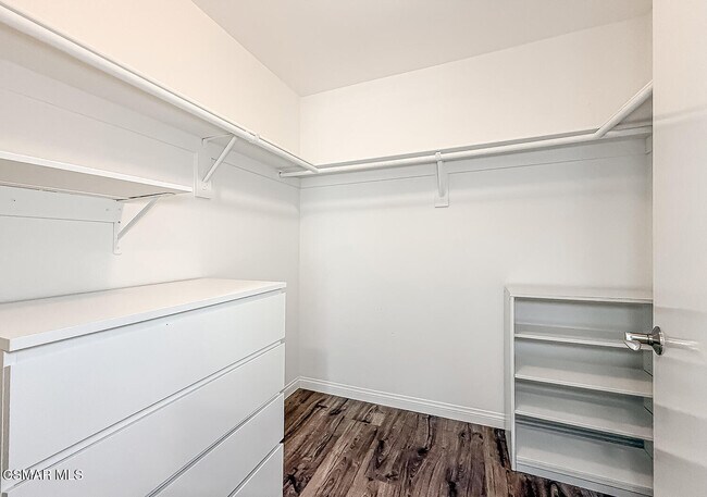 Building Photo - 17735 Kinzie St