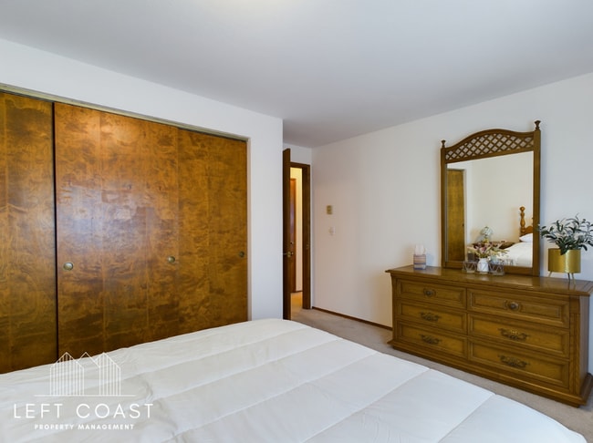 Building Photo - 890 SW 7th St