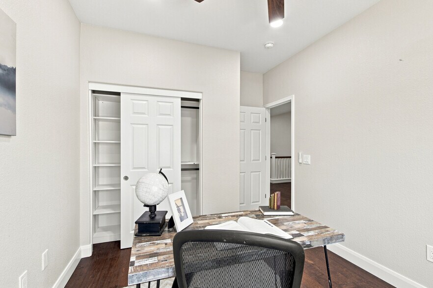 Building Photo - 37 Esfahan Dr