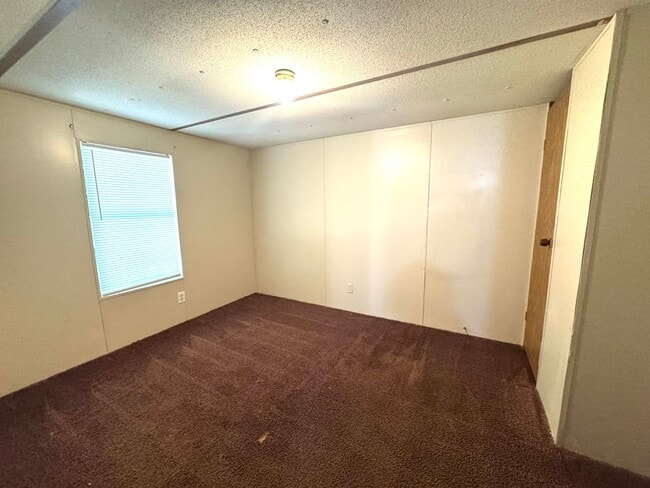 Building Photo - Sweet 2 Bedroom 2 Bathroom singlewide in Green Acres Mobile Home Park in Greenwood, FL