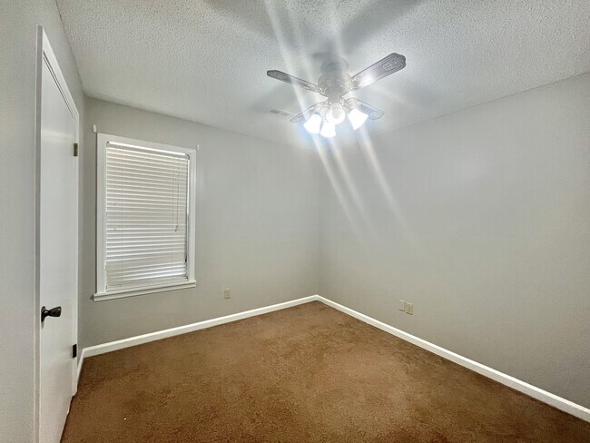 Building Photo - 125 Billings Dr