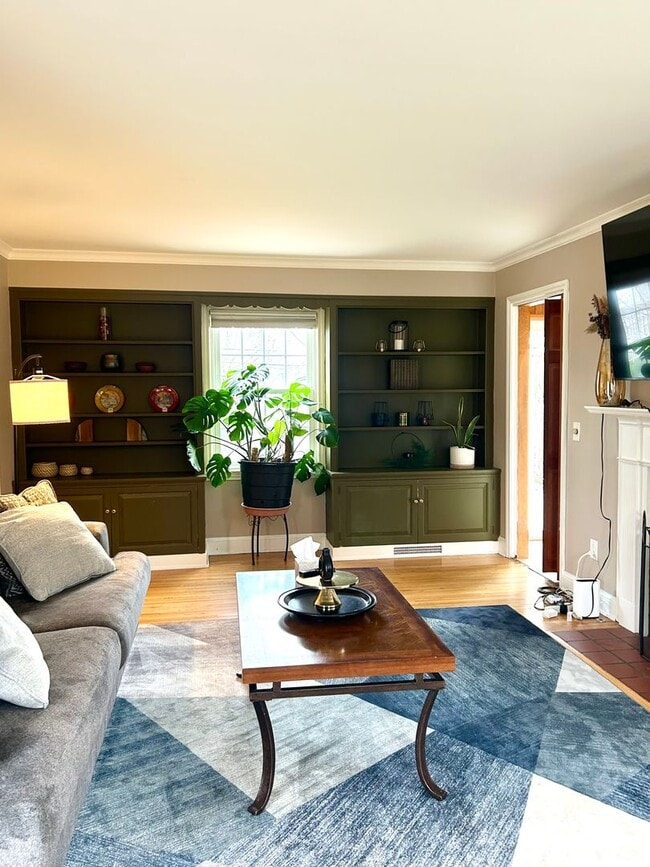 Building Photo - Sunroom Retreat | Fully Furnished 3BR with Private Fenced Yard