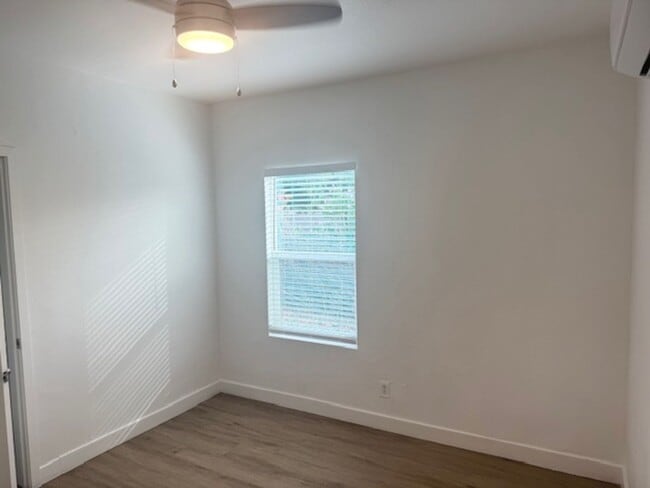 Building Photo - Longview Cottages