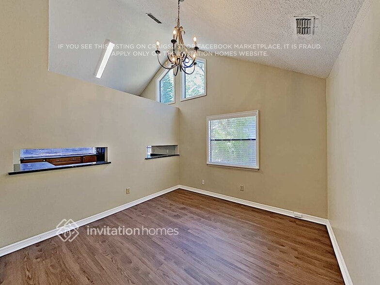 Building Photo - 1009 Chesterfield Cir