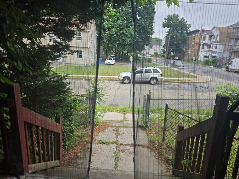 Building Photo - 502 Edgewood St