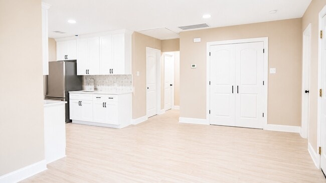 Building Photo - 1206 Pinewood Ln