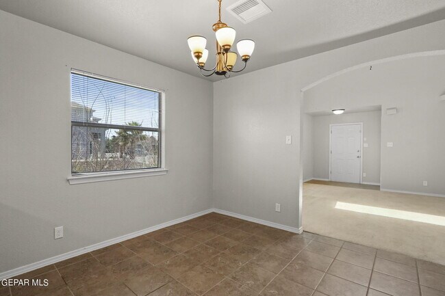 Building Photo - 2300 Glitter St