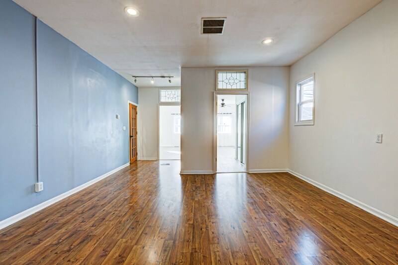 Building Photo - 313 E Spring St