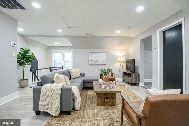 Building Photo - 3807 Fleetwood Ave